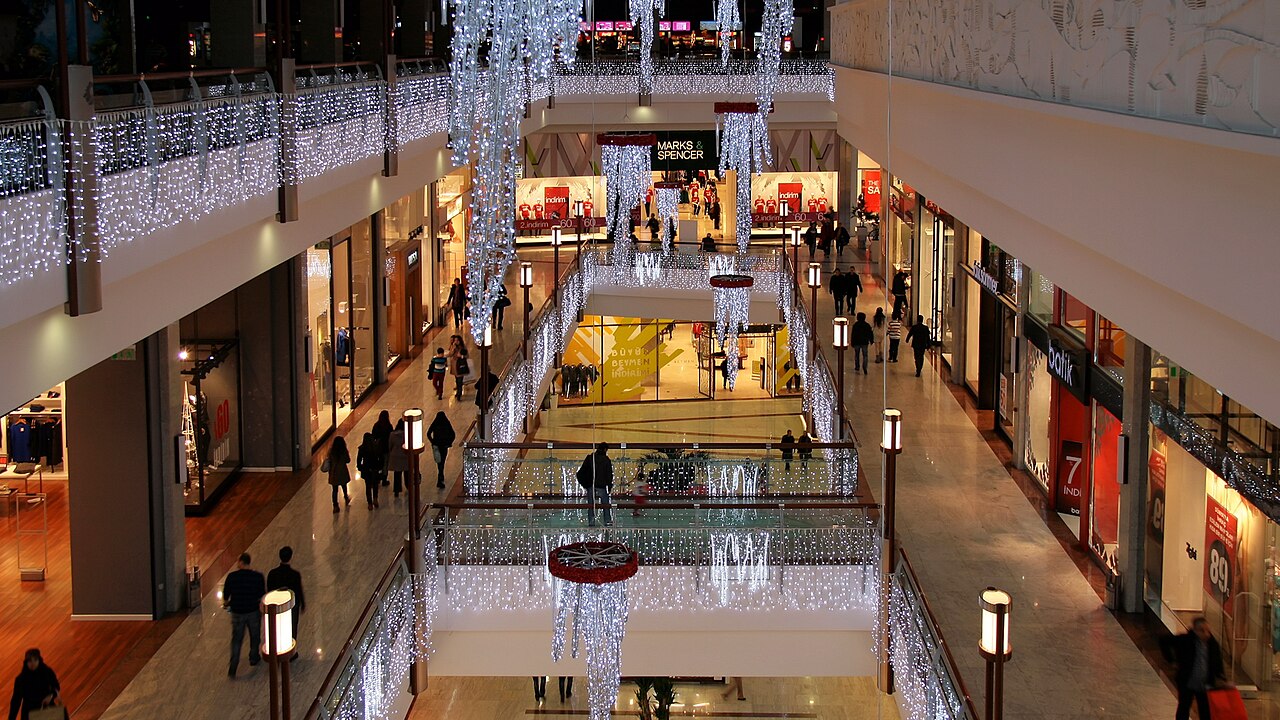 Holiday Forecasts Split: Record Online Sales, Smaller Household Budgets