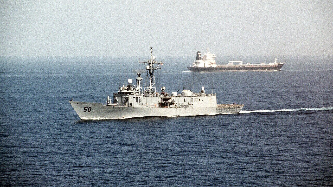 Hormuz Traffic Keeps Moving as Washington and Tehran Trade Claims Over the Strait