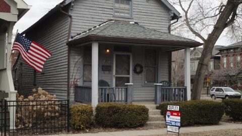 Pending Home Sales Fall 8.5 Percent as Buyers Choose to Rent